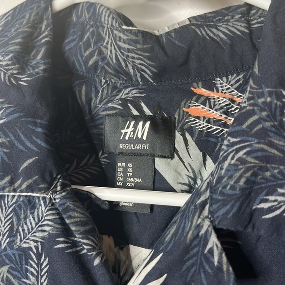 H&M Button Down Shirt - Picture 2 of 4